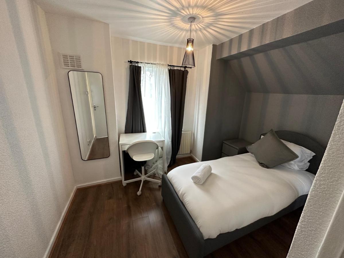 Lovely Spacious 3 Bedrooms House 伯明翰 外观 照片