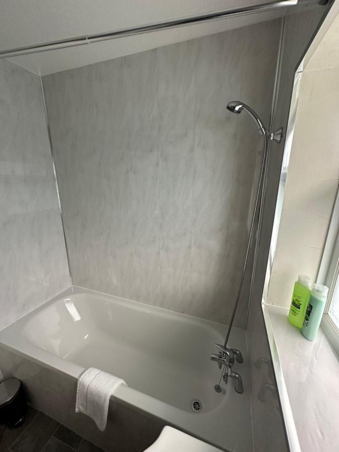 Lovely Spacious 3 Bedrooms House 伯明翰 外观 照片